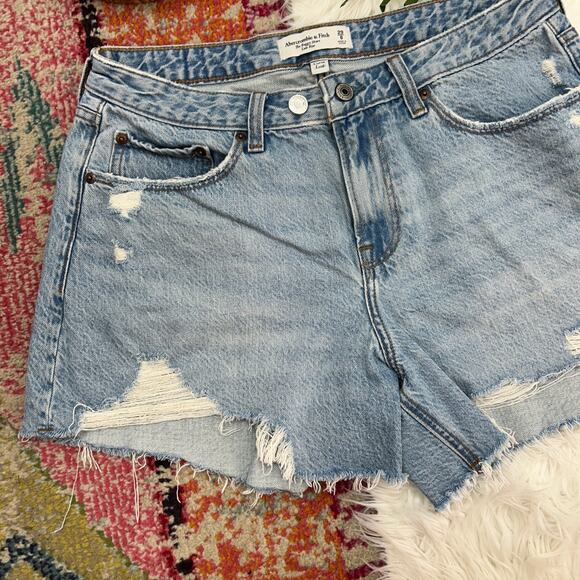 Abercrombie Blue Distressed Curve Love The Baggy Short Low Rise Jean Shorts 29/8 - Picture 3 of 6